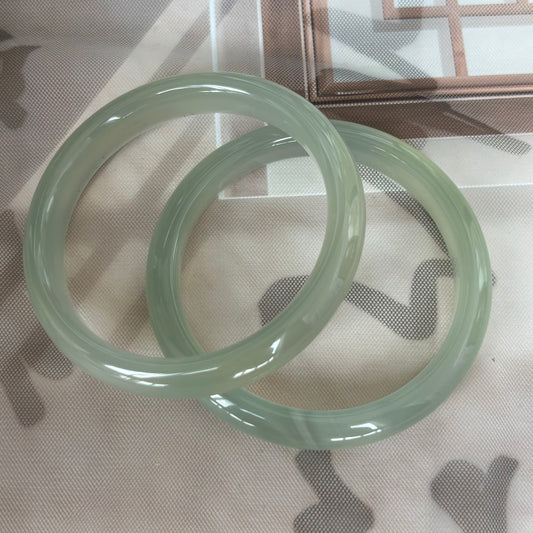 Natural Ice Blue-Green Agate Bangle – Cool, Translucent & Unique
